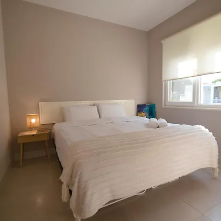 Casa Lura At Gjiri I Lalzit, San Pietro Appartement